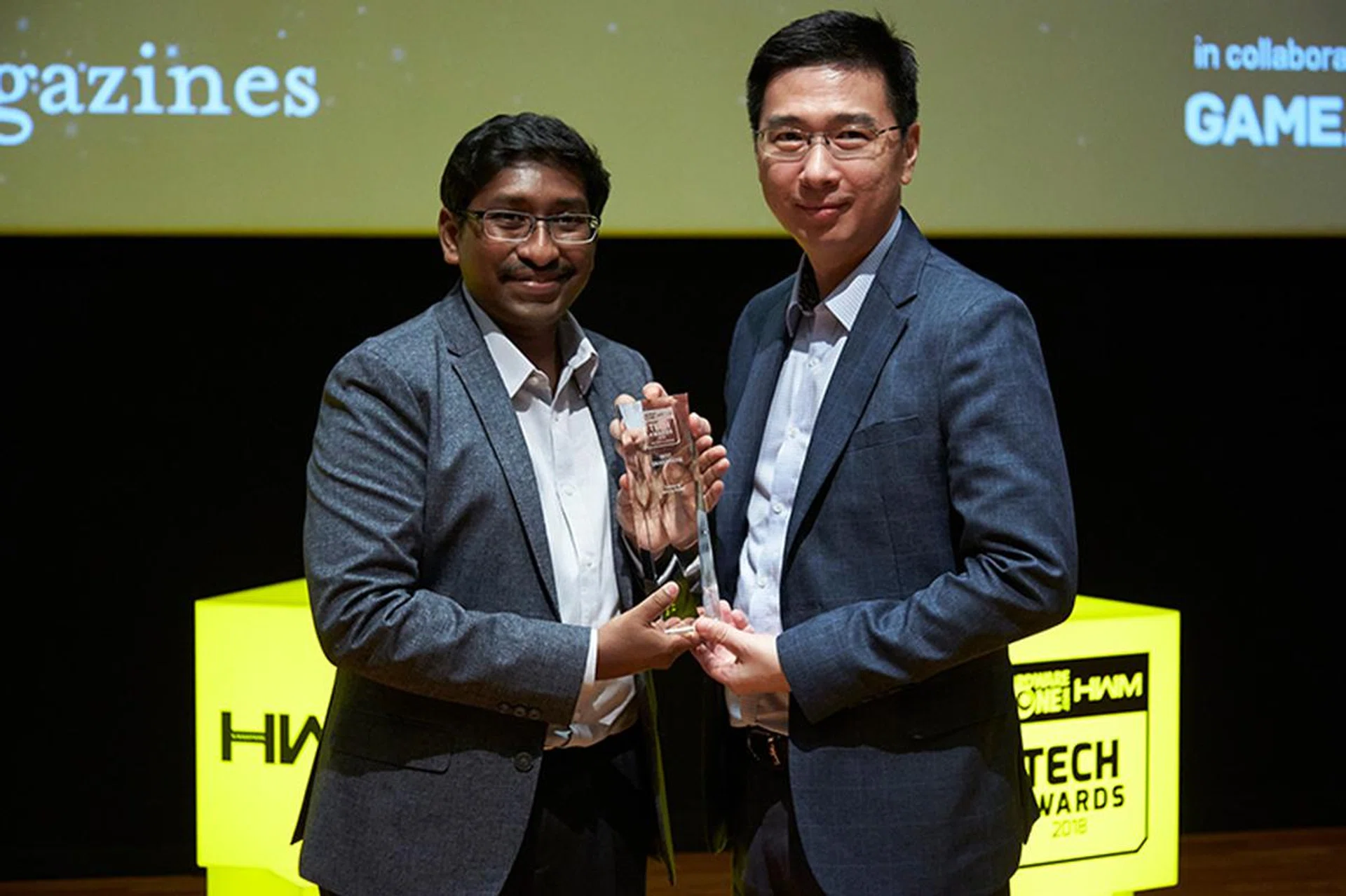 Samsung is another big winner with 7 awards, including Editor's Choice for Best Smartphone Camera, Best Smartphone, Best Sound Bar System, and Best Portable External Drive; and Readers' Choice for Best SSD Brand, Best Phablet Brand, and Best TV Brand. Accepting the awards is Mr. Lee Jui Siang, President, Samsung Electronics Singapore.