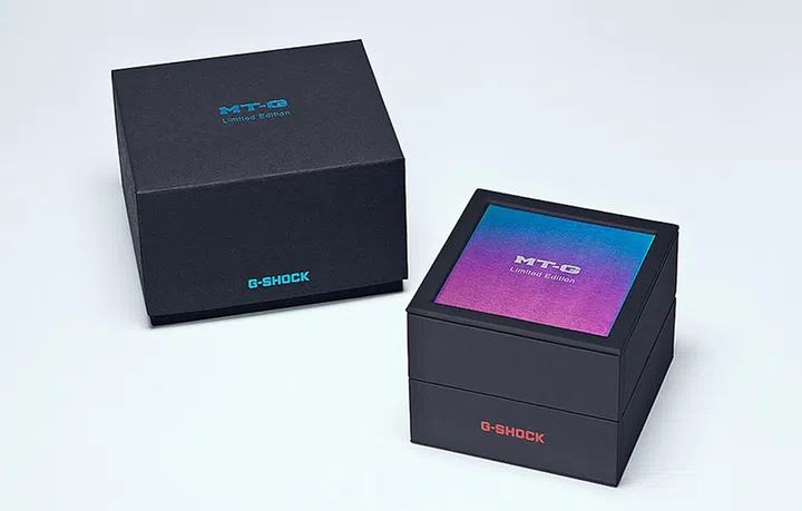 Box packaging of the G-SHOCK MT-G Blue Phoenix.