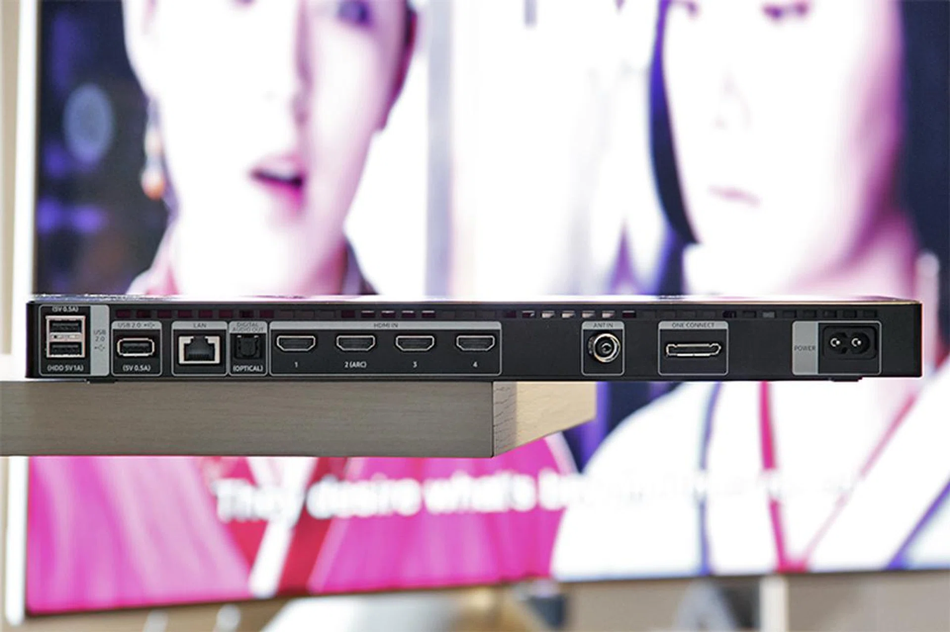 AV connections, USB devices, wired LAN - they all go to the external One Connect box. The processor that does all the heavy lifting is also housed in this box.