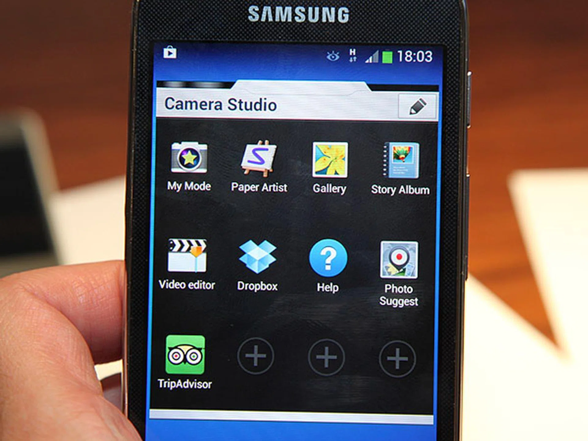 The Camera Studio widget lets you pin your favorite apps and settings so you'll be able to access them immediately.