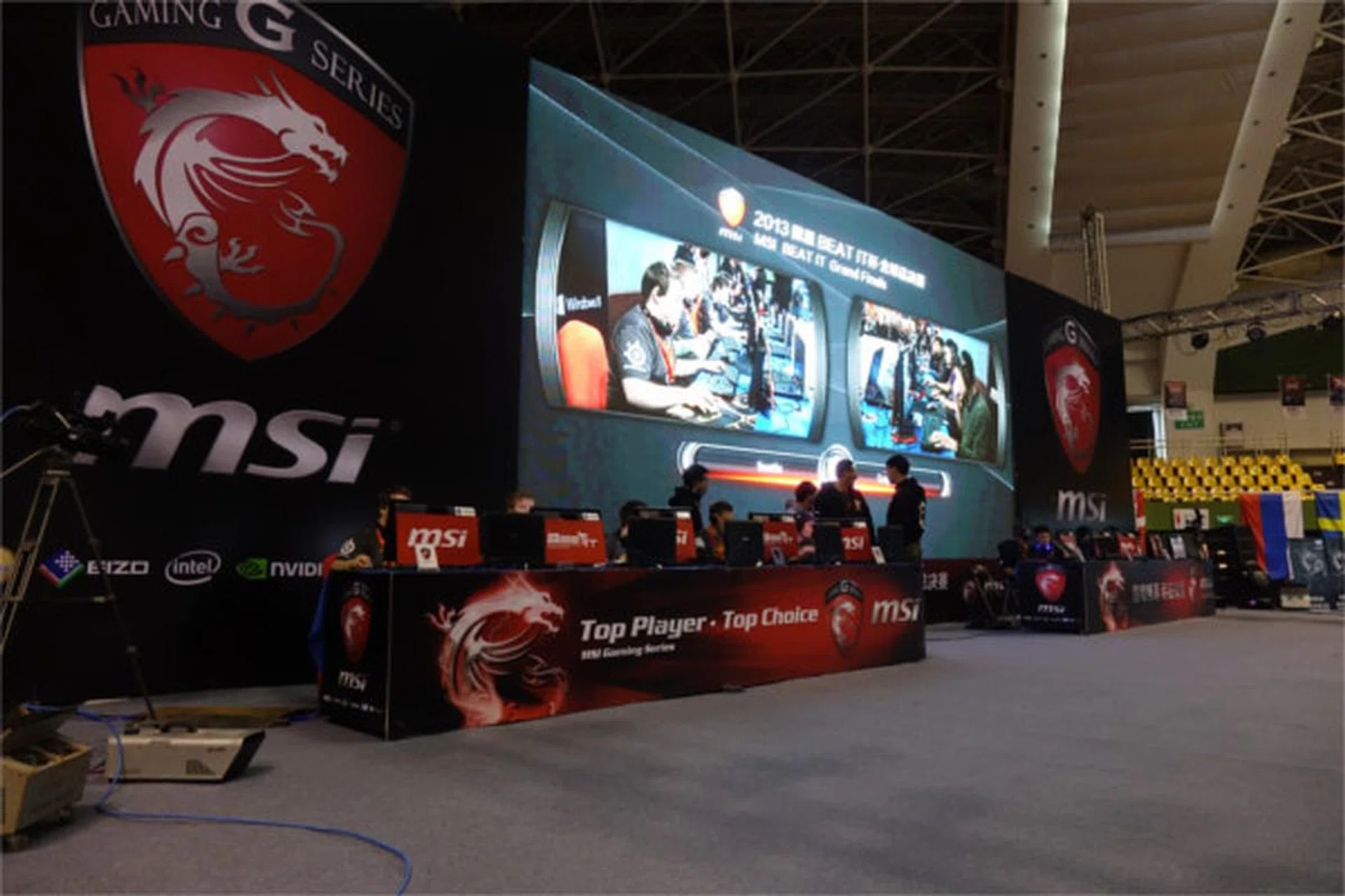 fnatic face off Legends in Group B.