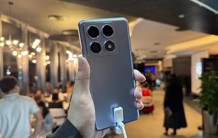 Xiaomi 14T Pro. The only difference is the curved back. The regular 14T has a flat rear. Photo: HWZ.