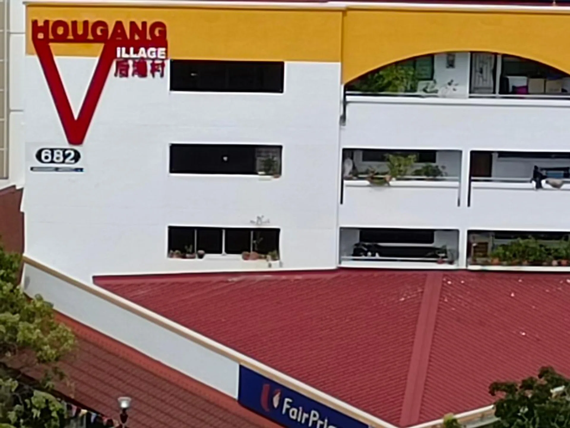 Main camera, 10x zoom.