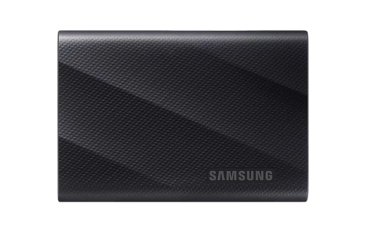 The enclosure has a rubberized outer to protect it from drops and shocks. (Image source: Samsung)