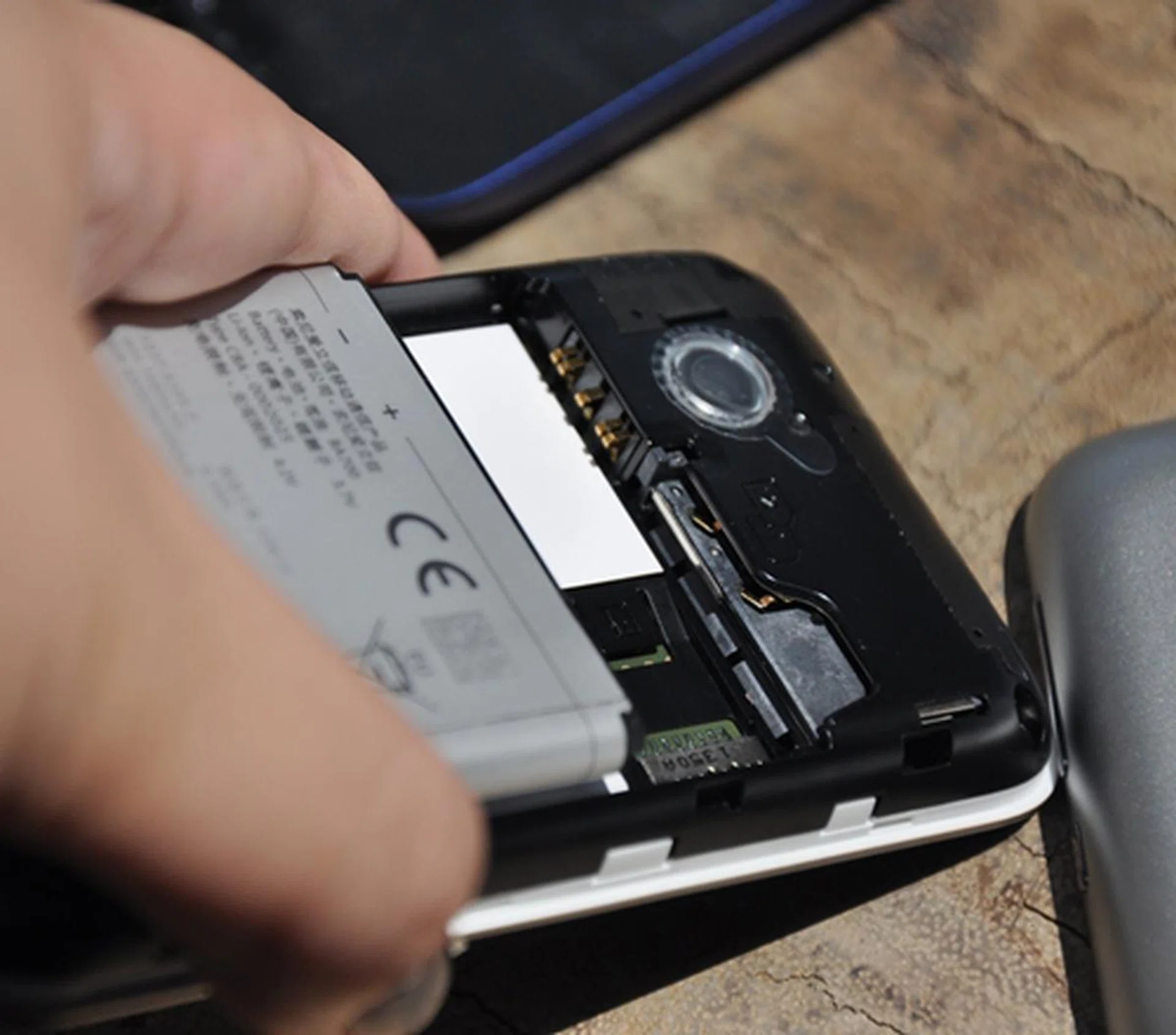 Despite its entry level status, the Sony Xperia Tipo will come with a 1500mAh battery. Removing the battery will allow you access to the dual-SIM card slots for that particular version for the handset. 