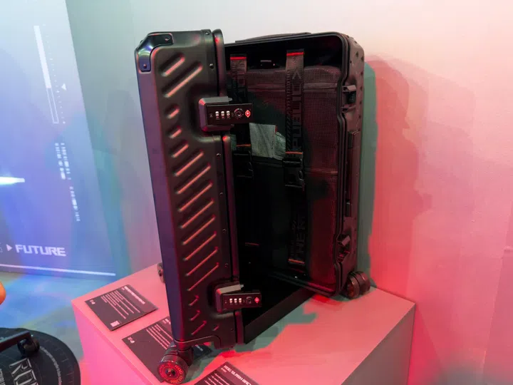 ASUS ROG Slash Hard-case Luggage Edition 20