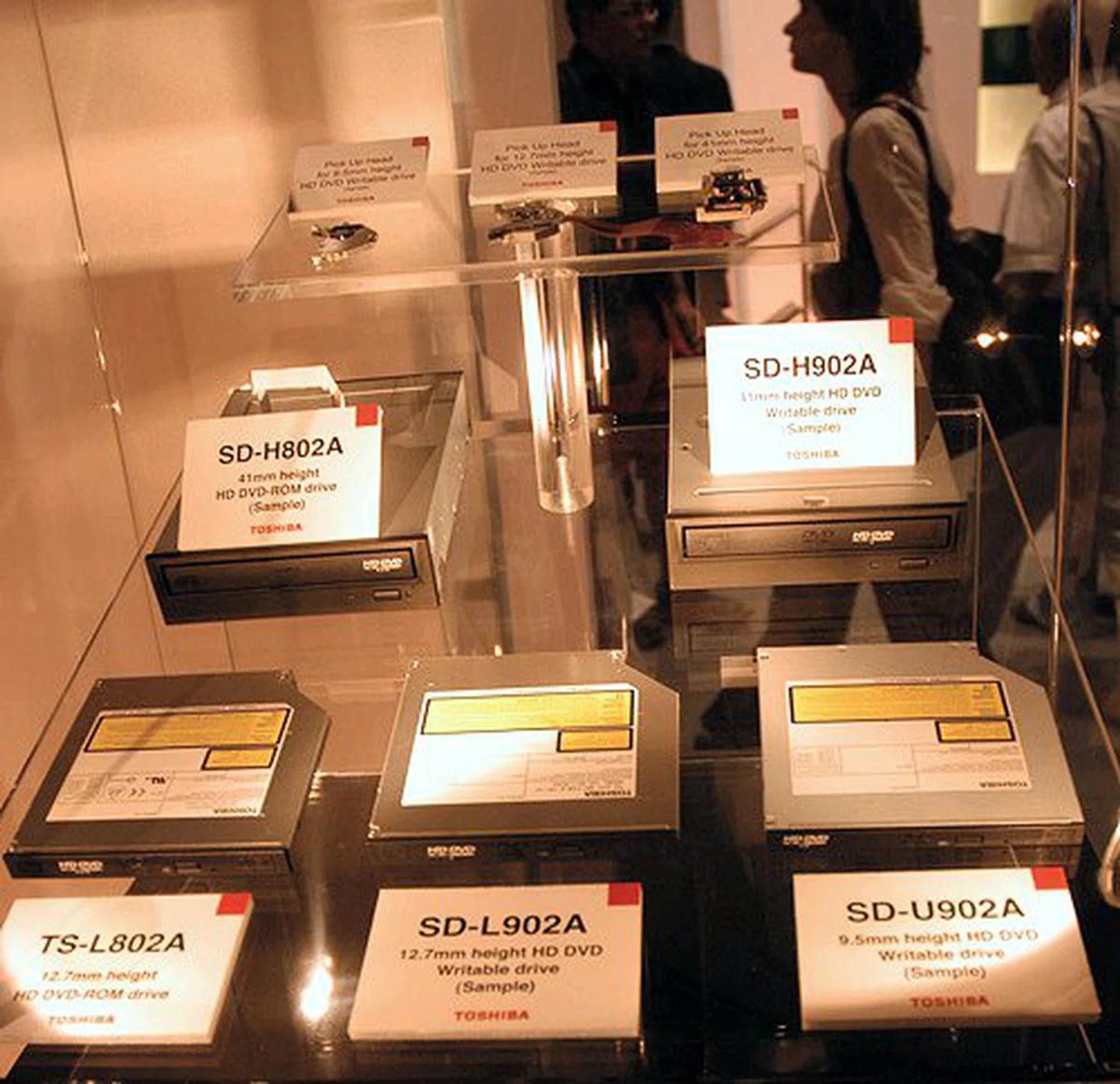 Toshiba also showed several HD DVD internal drives for notebooks and desktops. Notice the three different HD DVD technology laser pickup modules at the top for 9.5mm, 12.7mm and 44mm heights.
