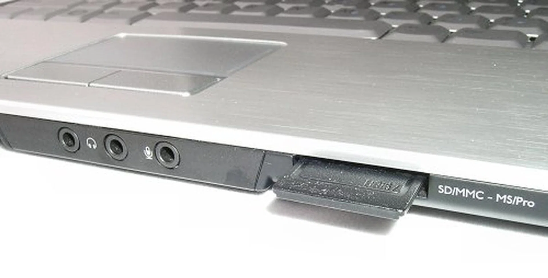 Audio jacks are smack in the middle on the front of the notebook, which is not entirely an optimal location to have connectors and wires dangling about if you ask us.