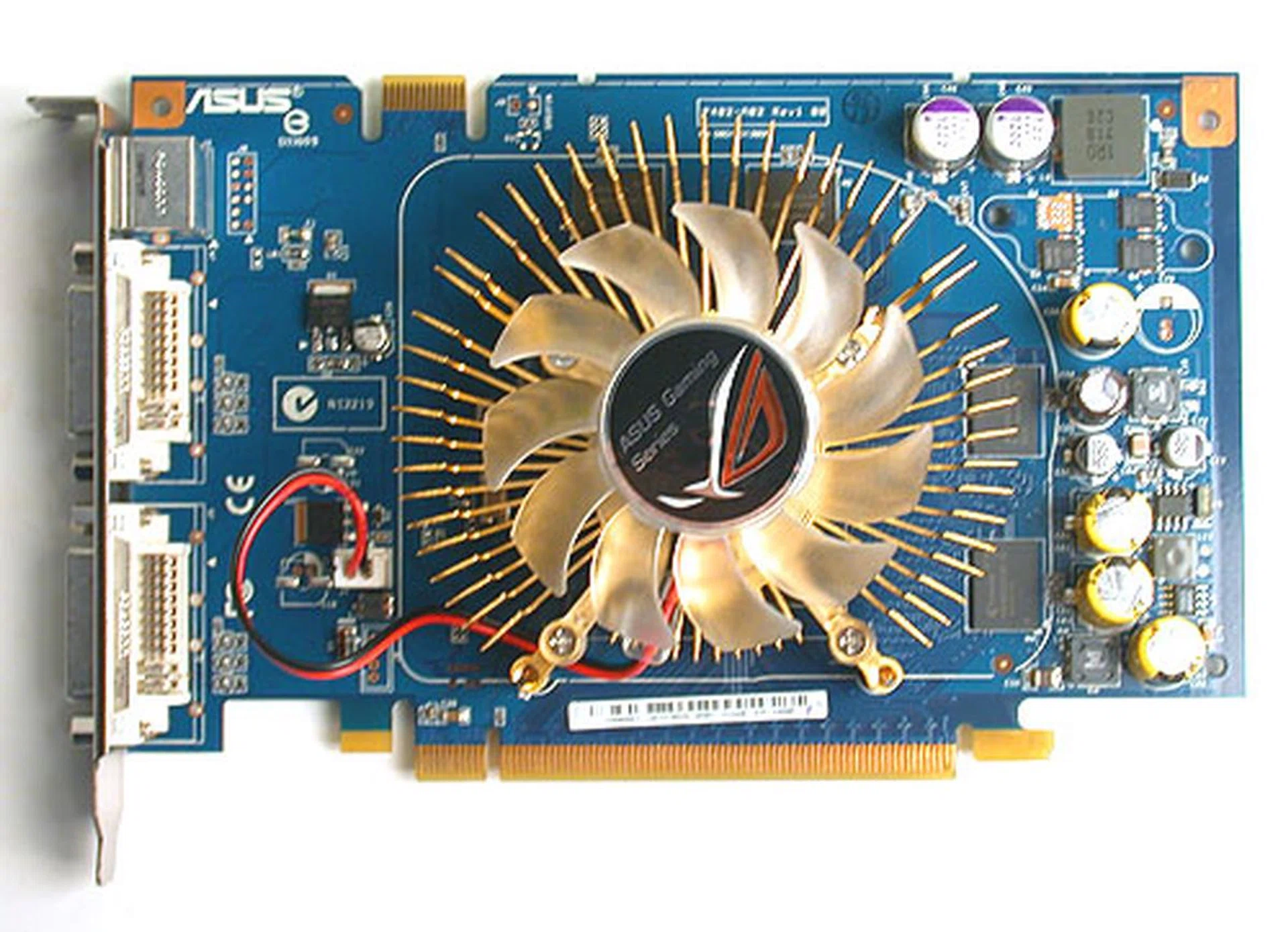 The NVIDIA GeForce 8600 GT is a mid-range card, hence the modest size of the PCB. ASUS has included a variable speed fan that can be controlled via the OC Gear module. 