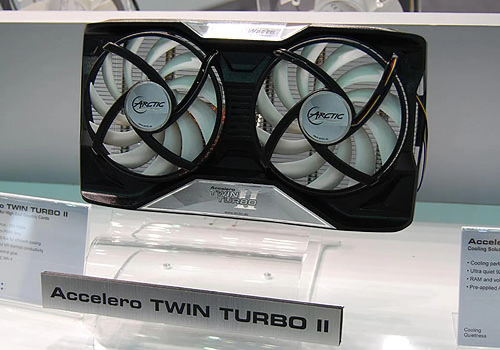 Rated at able to cool 160W, this Twin Turbo II has two 92mm PWM fan, with five heatpipes and 53 cooling fins. 