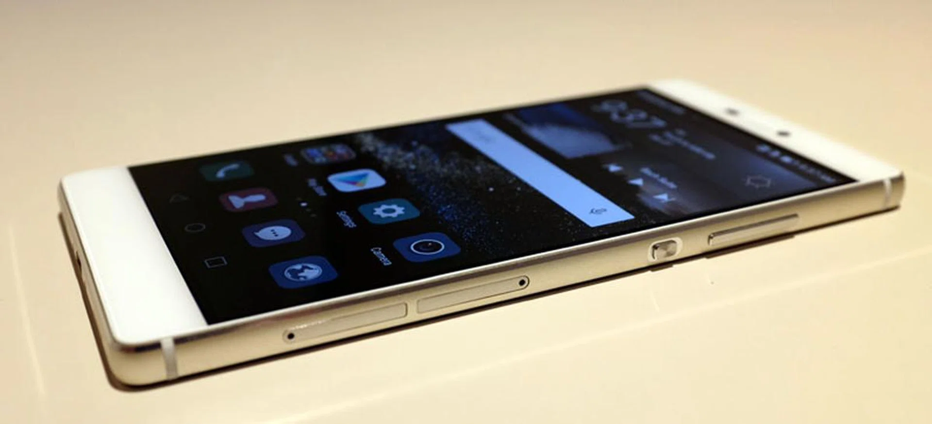 The power button, volume rocker and dual nano-SIM slots can be found on the right-side. One of the SIM slots also doubles up as a Micro-SD card slot.