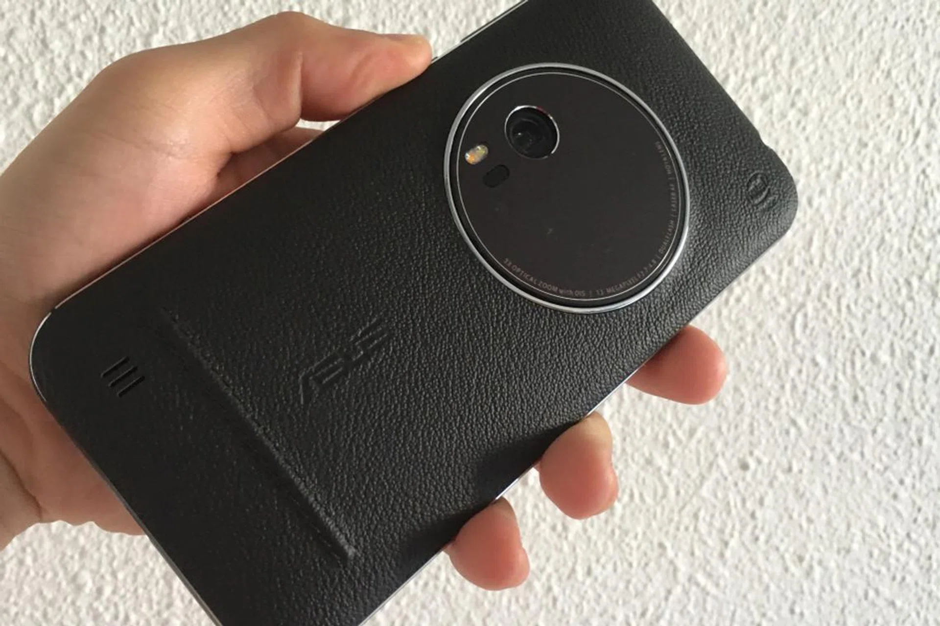 Notice how the burnished leather texture can provide a good grip.