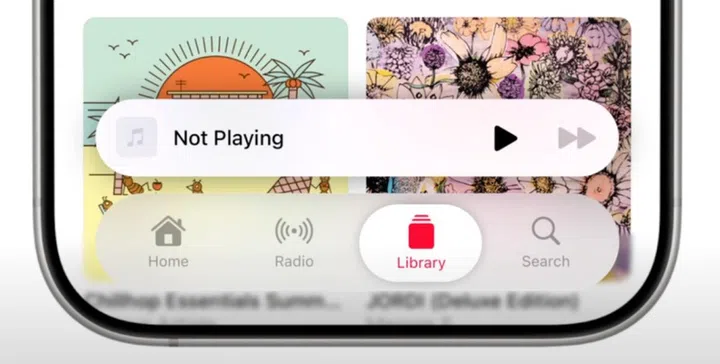 There is a dock at the bottom of the screen on Apple's native apps. Photo: FPT
