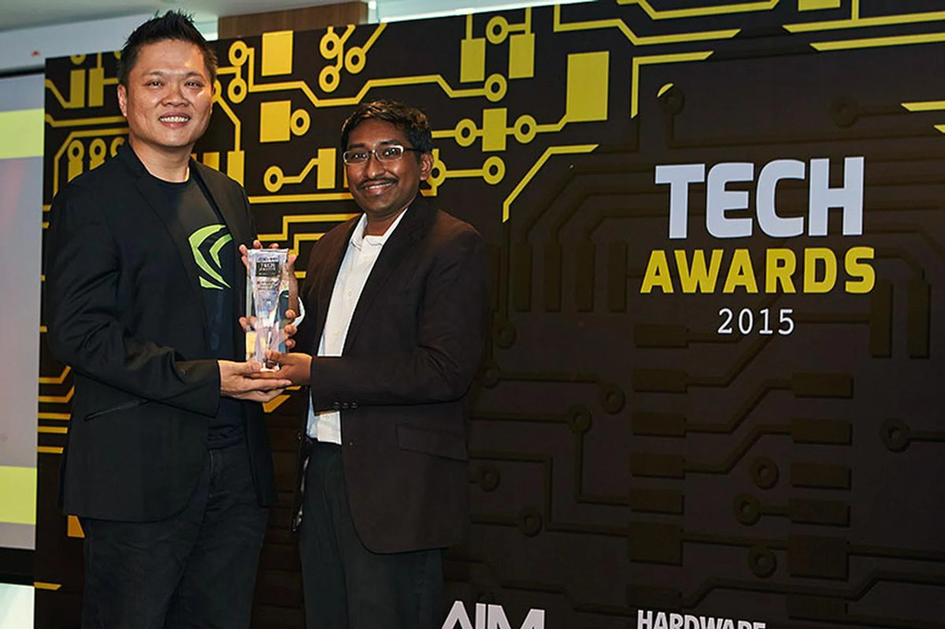 NVIDIA is the winner for the Best Gaming Graphics Processor Brand award. This is Mr. Simon Tan, Director for Consumer Business,
Asia Pacific South Worldwide Field Ops, accepting the award from HardwareZone.com editor Vijay Anand.