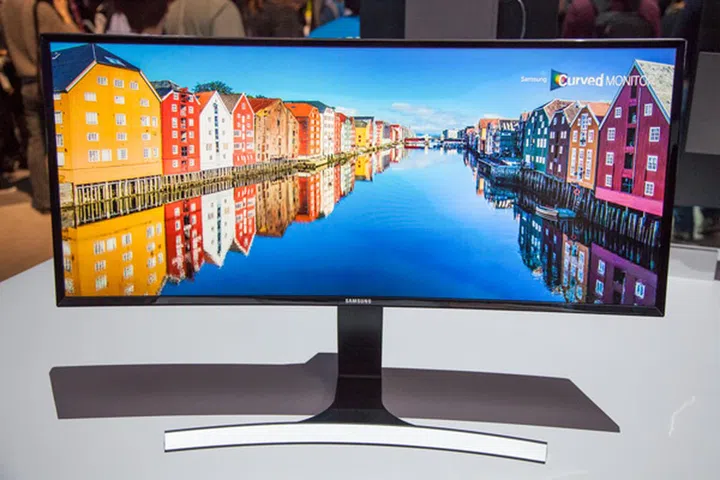 Samsung's flagship SE790C 34-inch curved screen monitor.