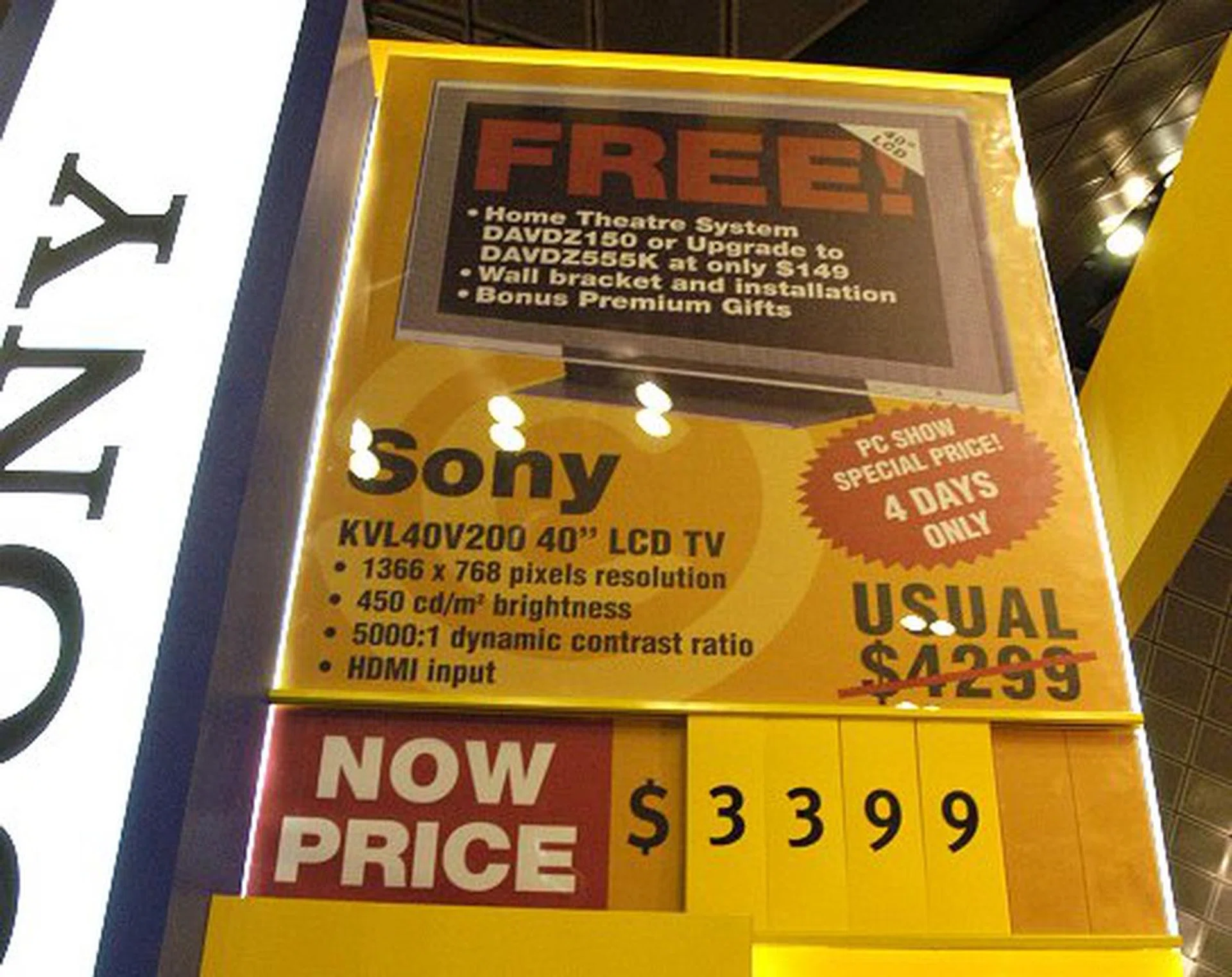  Though it isn't a 1080p LCD TV, this Sony bundle at Courts' booth is too attractive not to be mentioned. For $3,399, you'll not only get the 40-inch flat panel but also a complete home theatre system, installation and exclusive gifts. It's certainly a good deal if you aren't particularly fussy about pursuing visual difference between 720p and 1080p.  