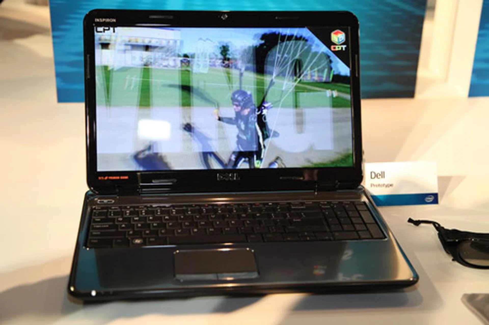 Dell's prototype notebook with the new CPT 3D display.