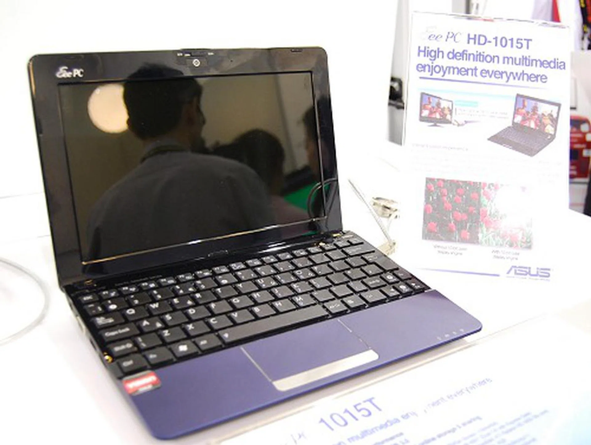 Over on the netbook side of things, the Eee PC 1015T is an interesting new netbook based on the AMD platform - an AMD Nile V105, AMD RS880M (embedded with a Radeon HD 4200 graphics core). This is one to keep an eye on, but it will probably take a while seeing that this platform wasn't introduced in Computex officially.