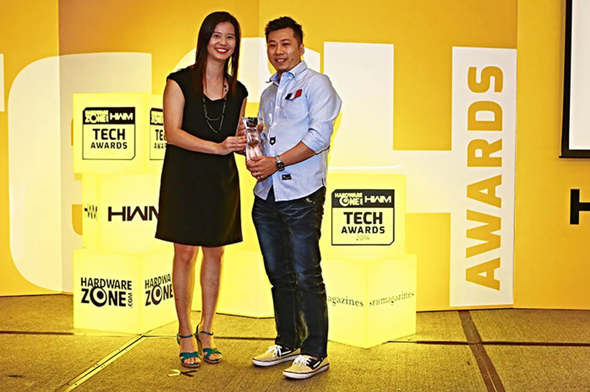 Dell/Alienware was voted the Best Gaming Notebook Brand by our readers. This is Mr. Jeffrey Phua, Consumer Brand Manager for Dell, receiving the award.