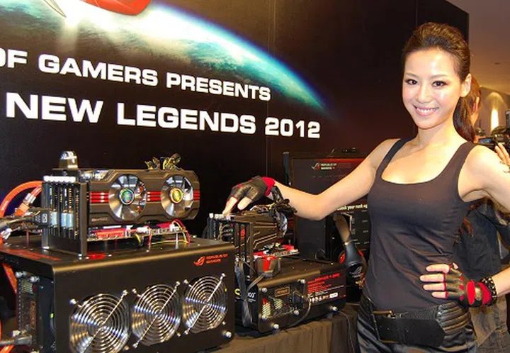 If you need more proof how awesome is the Matrix HD 7970, you can gladly ask her.