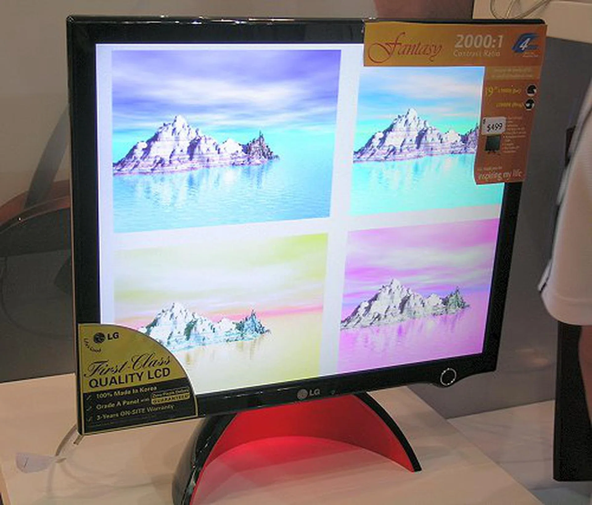 Another reddot design winner for this year is the Fantasy series of LG monitors. These designer monitors sport a 8-bit panel, 4ms response time, 2000:1 contrast ratio, 300 nits brightness, 170-degrees wide viewing angle and a button-less OSD driven by Windows drivers. If you have an appeal for unusual and sexy designs, this $499 monitor would add to your collection nicely. This 19-inch panel is unfortunately not widescreen, but then again, it won't bode well for this design.