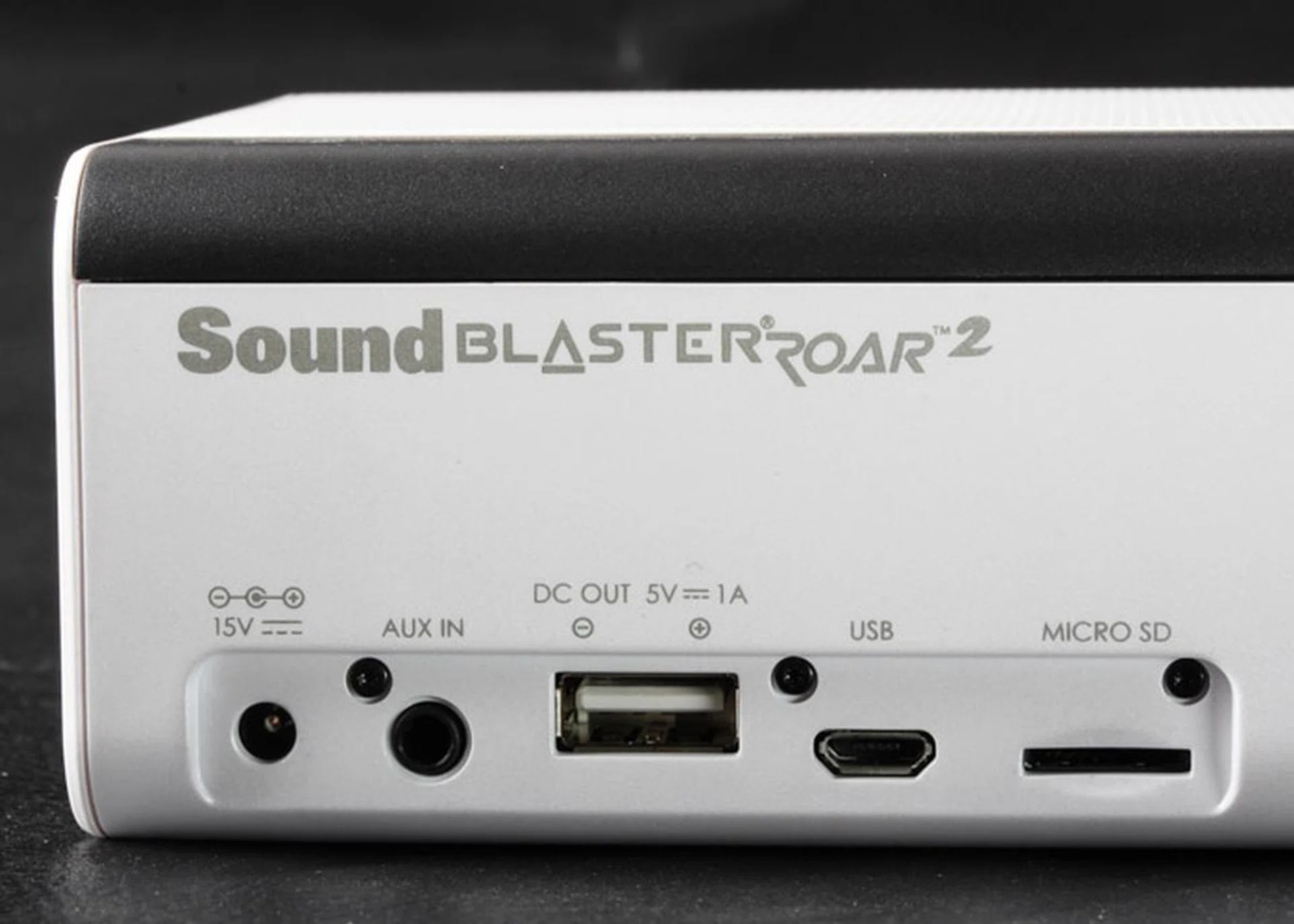 The Sound Blaster Roar 2 maintains the ability to directly play music from a microSD card.