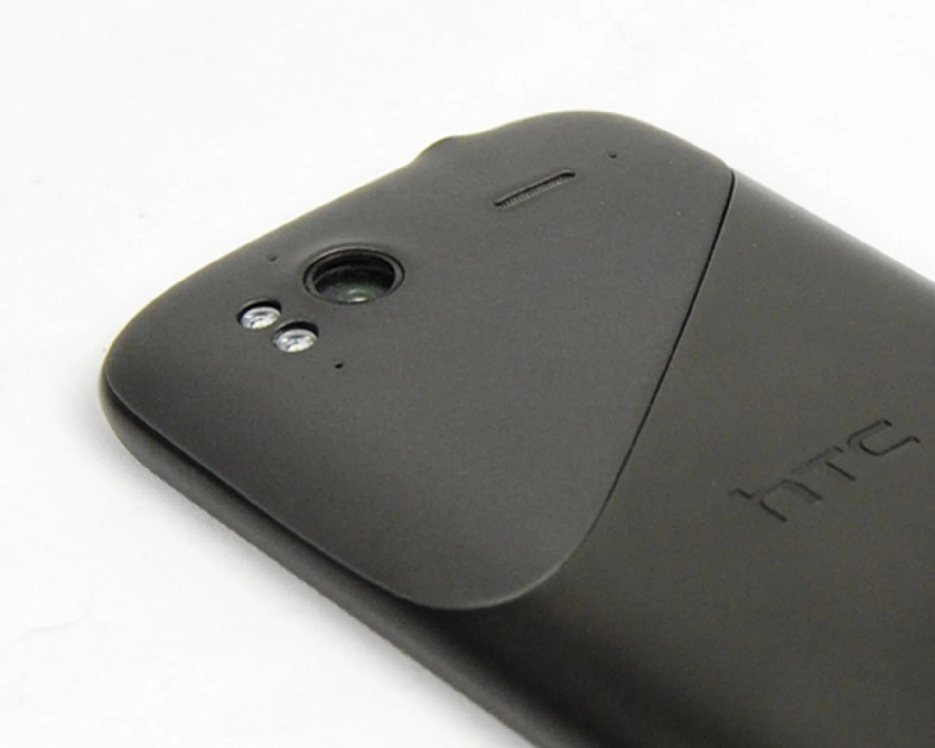 Speaking from experience, HTC has never been much of an imaging wonder with its camera sensors, even with an 8-megapixel sensor and dual-LED flash.