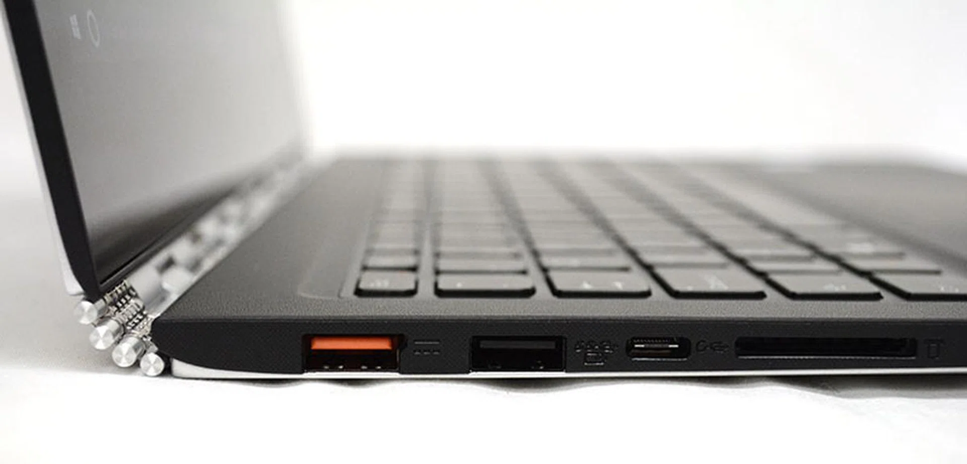 Lenovo Yoga 900 ports
