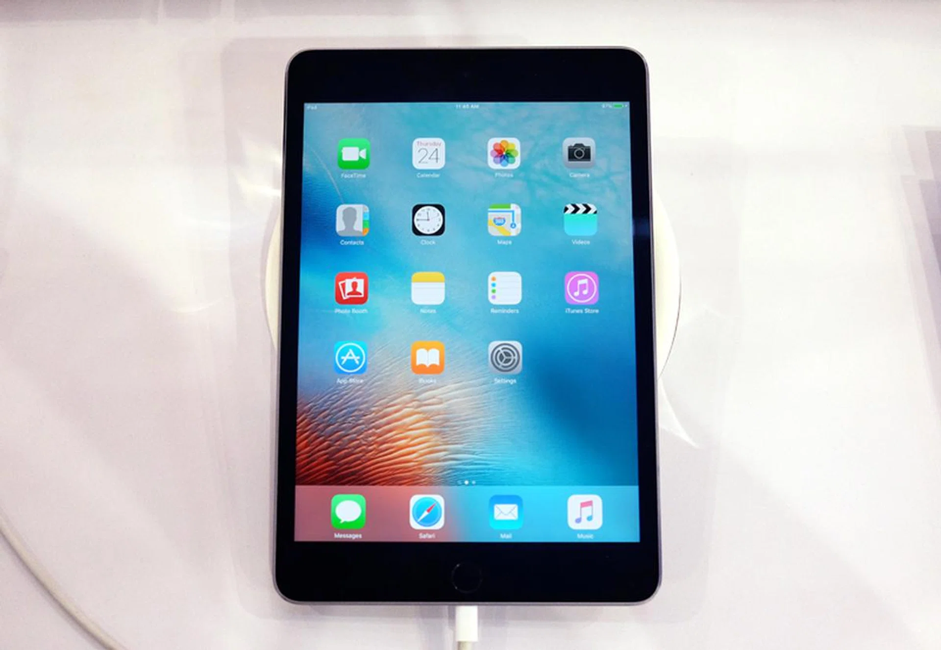 The iPad Mini 4 is the thinnest and lightest tablet Apple has ever made, and it also has a more powerful processor and much better display than the iPad Mini 3. Grab one from Nubox starting at $568 and get a free tempered glass screen protector, case, stand and USB fan.