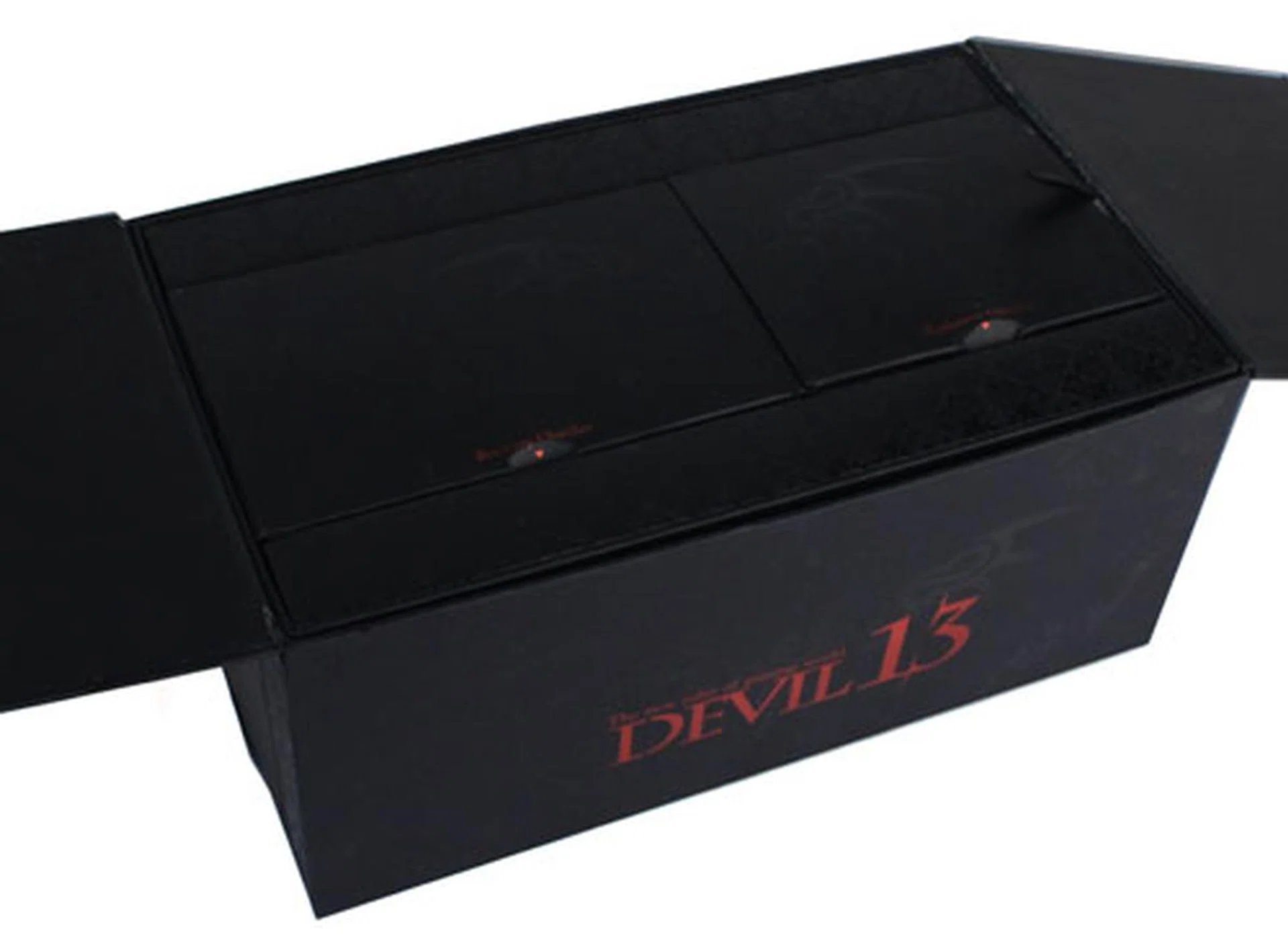 Opening it up, two compartments lie inside.