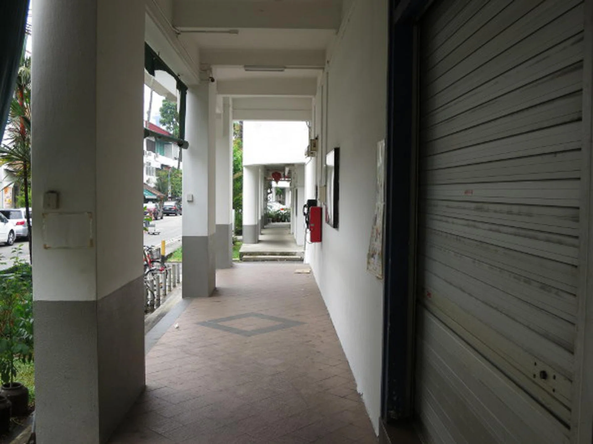 This image may seem pretty boring, but shooting with the Creative Shot mode may turn up some surprises as shown below.