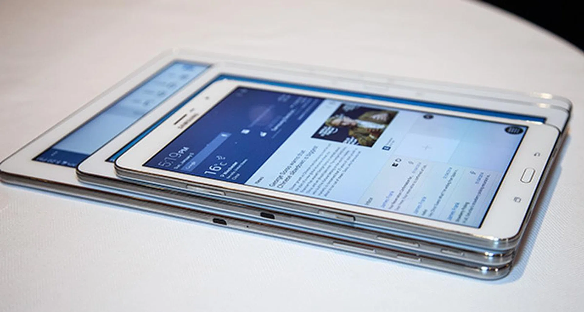 On the left flank of the TabPRO 8.4, you'll find the SIM and microSD card slots while the top portion of the TabPRO 10.1 and 12.2 is where the infrared port is located. Also the power and volume buttons are located on the top left corner of the TabPRO 10.1 and 12.2.