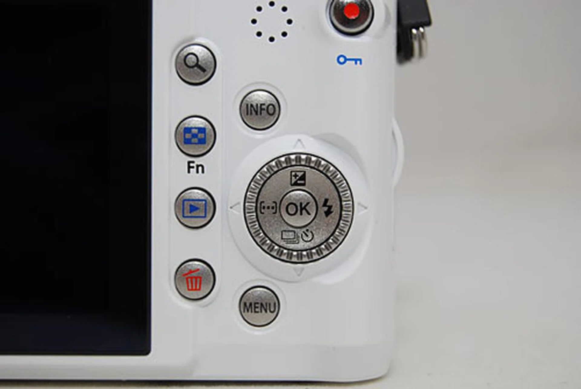 Olympus PEN E-PL2 - Better in Every Way | HardwareZone Singapore