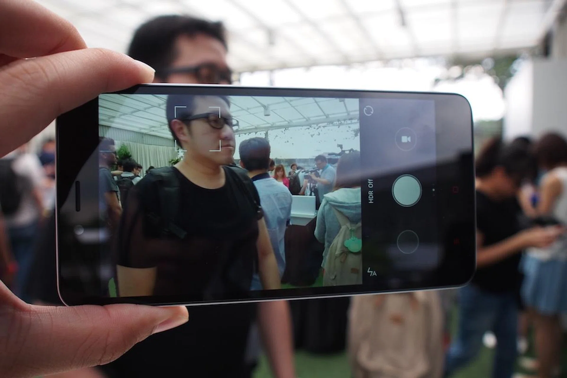 Phase detection autofocus allows the Redmi Note 2 to quickly focus on new subjects in front of the camera lens.