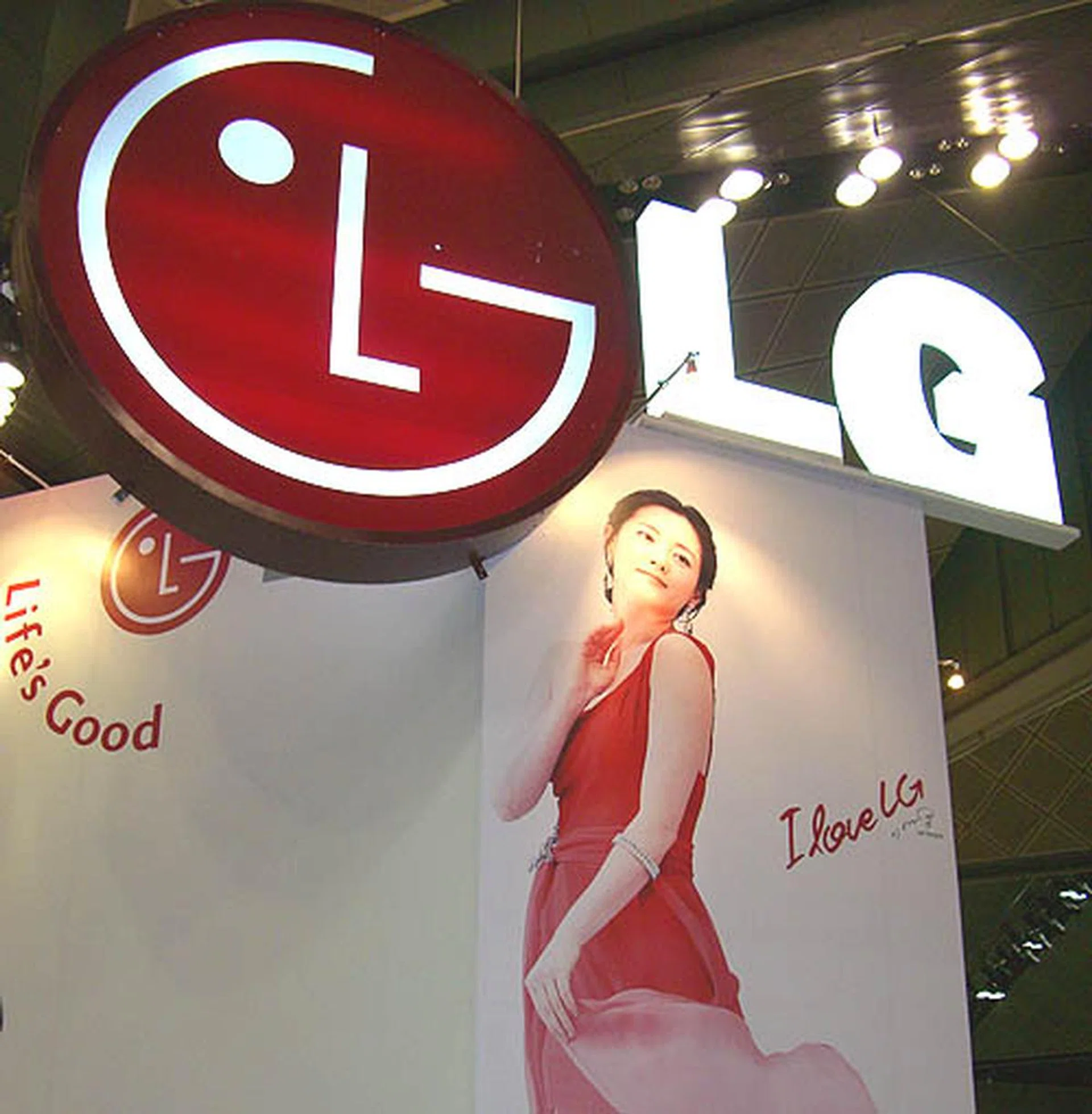 Life's good for LG, ever since they got one of Korea's hottest actress to be its spokeswoman. 