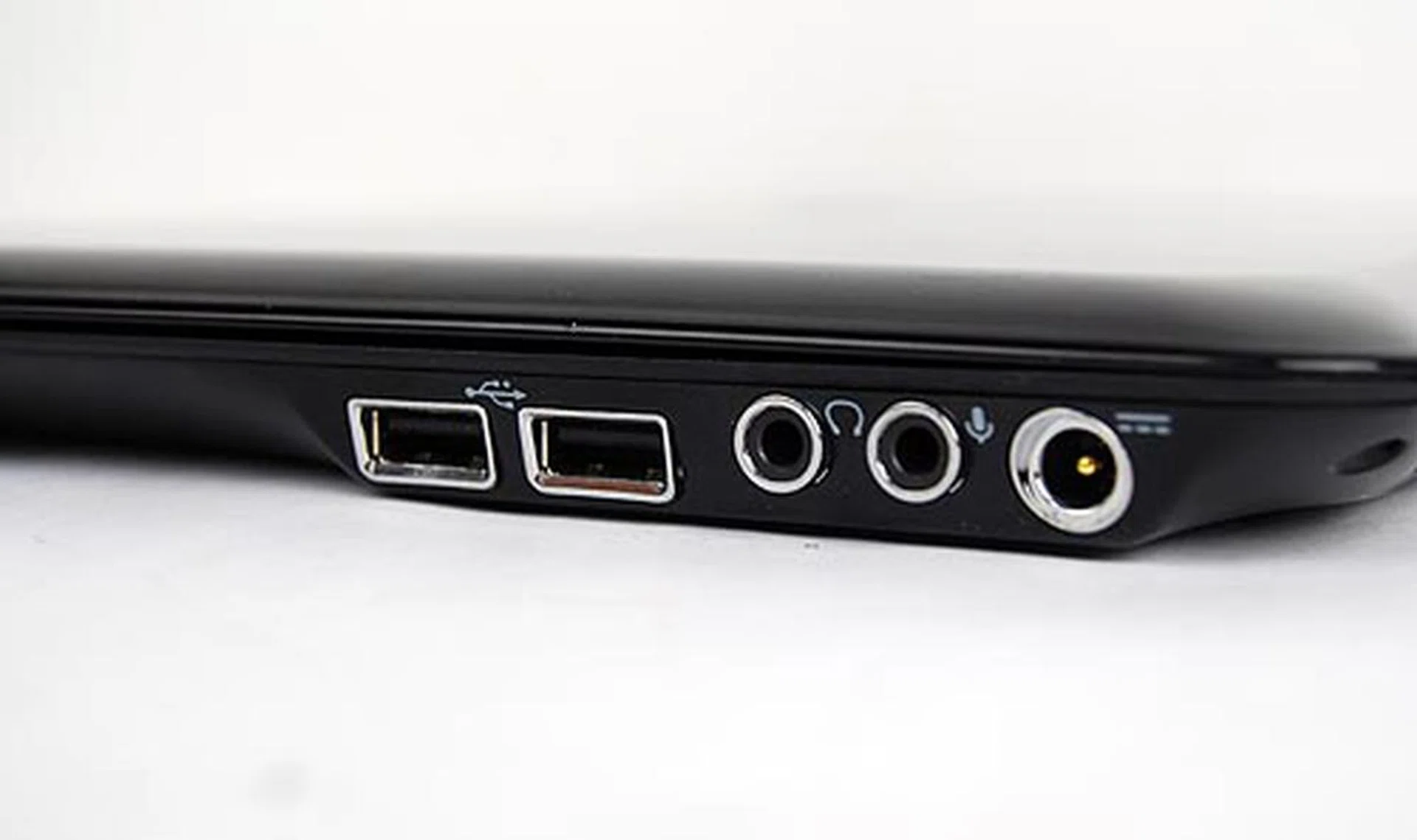 The MSI X340 may not have as any ports as others in this comparison, but it still has plenty in the form of dual USB ports and the audio jacks on the right side.