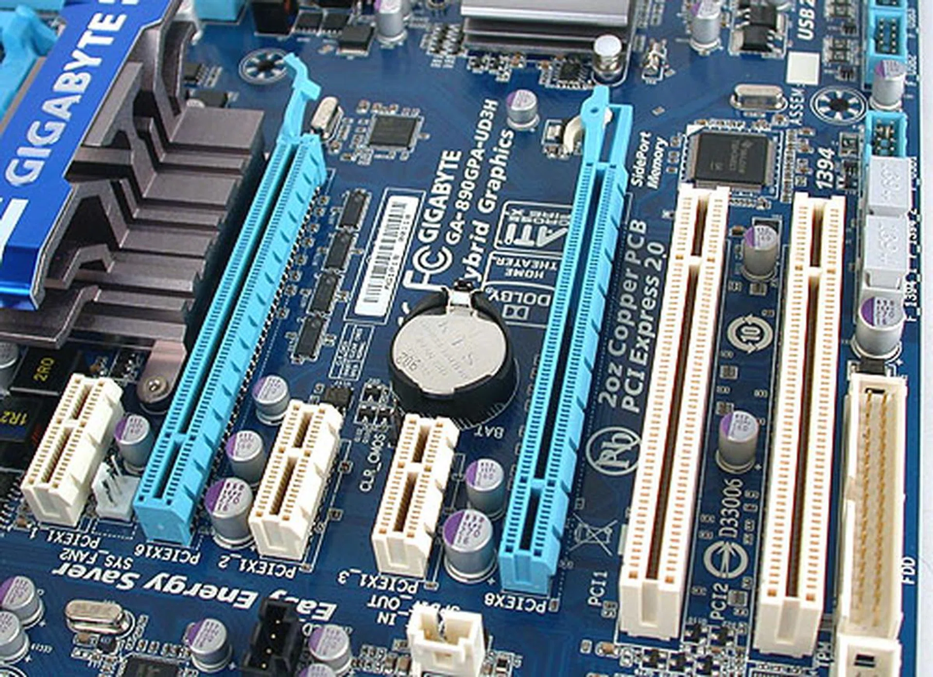 Two PCIe 2.0 x16 slots that support CrossFireX (x8/x8) are the highlight of this board. One also finds up to three PCIe x1 slots and two PCI slots. All the expansion slots are spaced adequately.