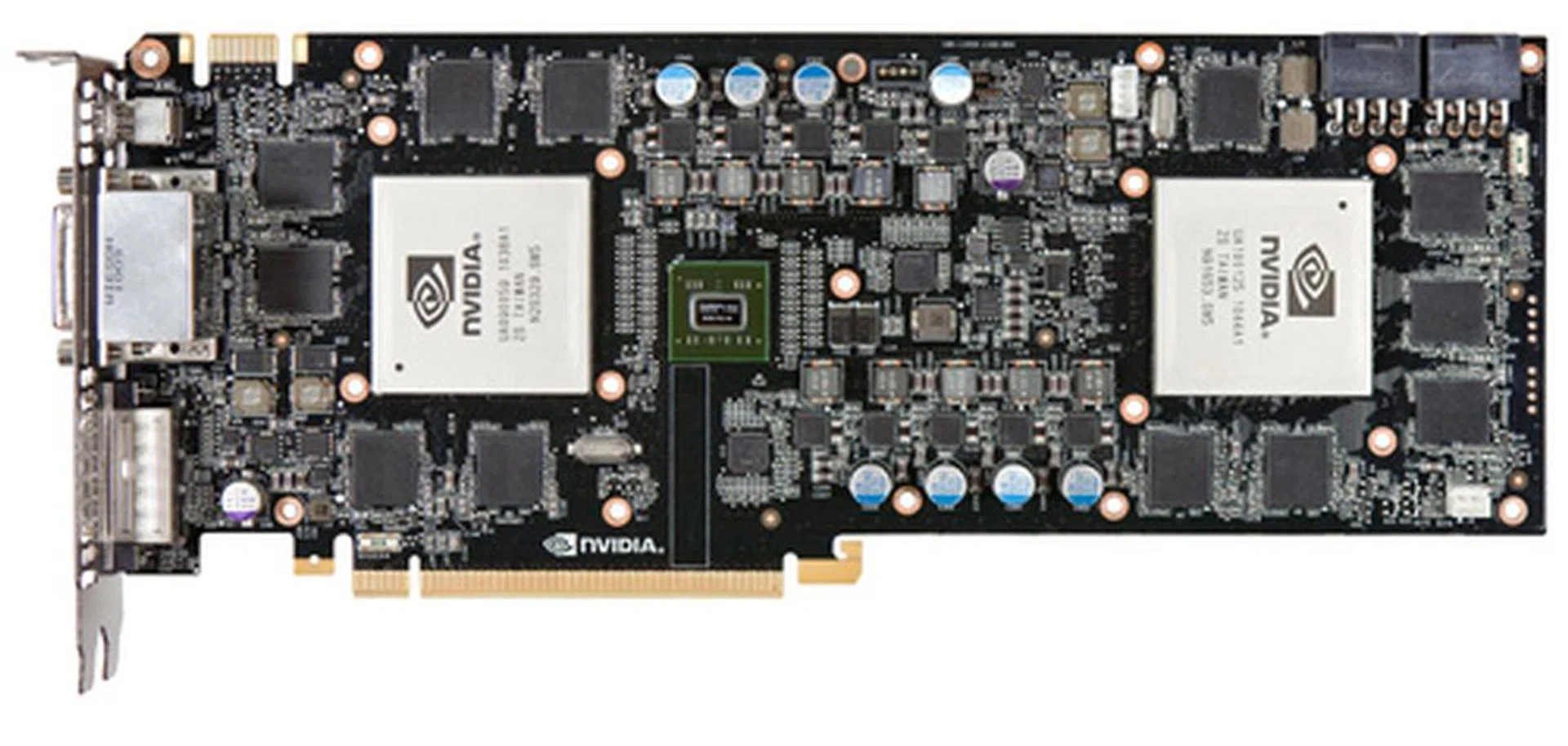 The two GF110 GPUs are surrounded by memory chips, whereas the NVIDIA NF200 SLI bridge chip in the middle ensures that the two chips are working in tandem.