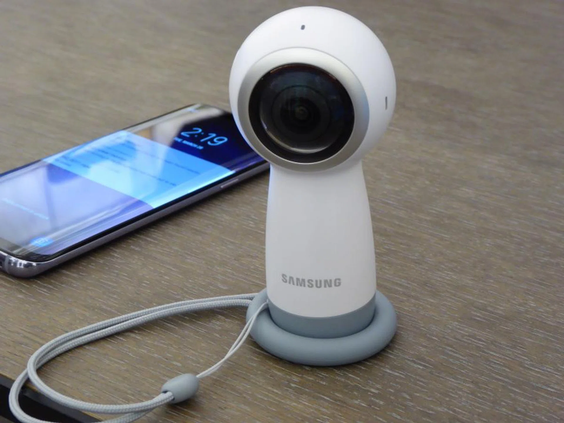 The new Gear 360 (2017). Doesn’t it remind you of our little Zotto?