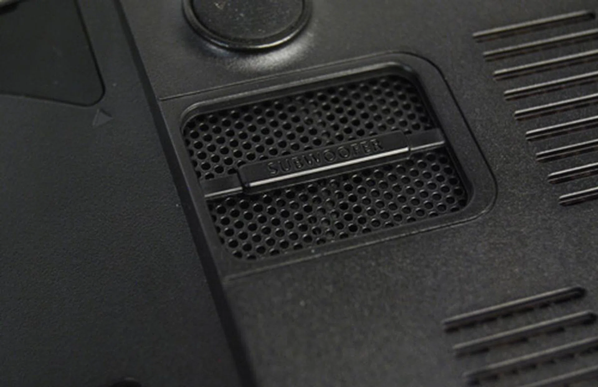 The subwoofer (found on the underside of the unit) provides excellent bass response.