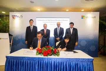 Professor Ho Teck Hua, Deputy President (Research & Technology) of NUS and Jessica Tan, Managing Director of Microsoft Singapore, sign Memorandum of Understanding (MoU) to collaborate on data science and research, witnessed by (from left) Professor Tan Chorh Chuan, President of NUS, Wong Ngit Liong, Chairman of NUS Board of Trustees, Satya Nadella, CEO of Microsoft and Cesar Cernuda, President of Microsoft Asia Pacific. (Image source: Microsoft Singapore)