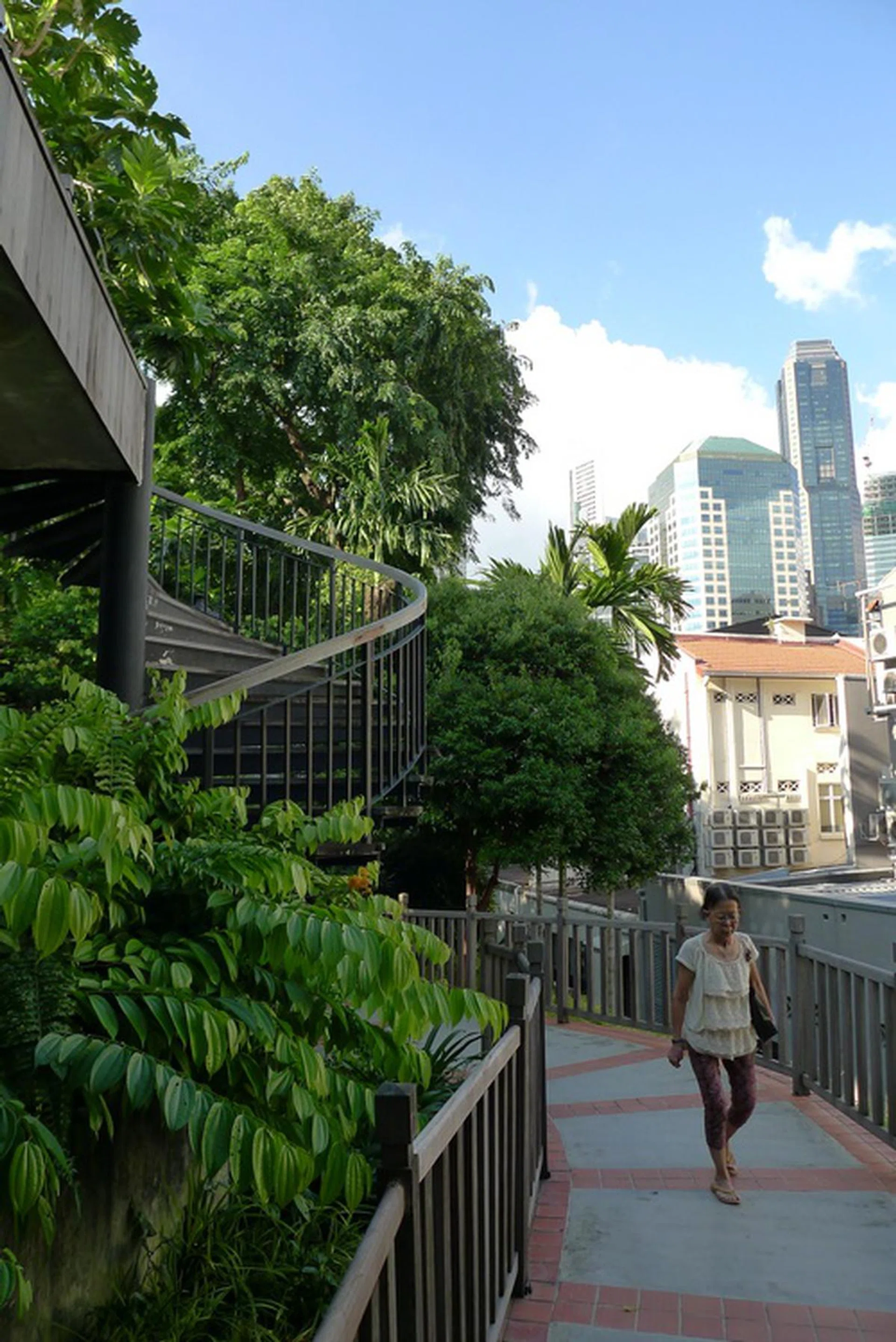 Shot at f/2.8, 24mm, 1/400 sec, ISO125.