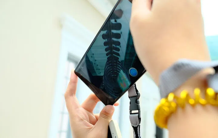 The AR spots are full 360 experiences so you can look up, down or around.