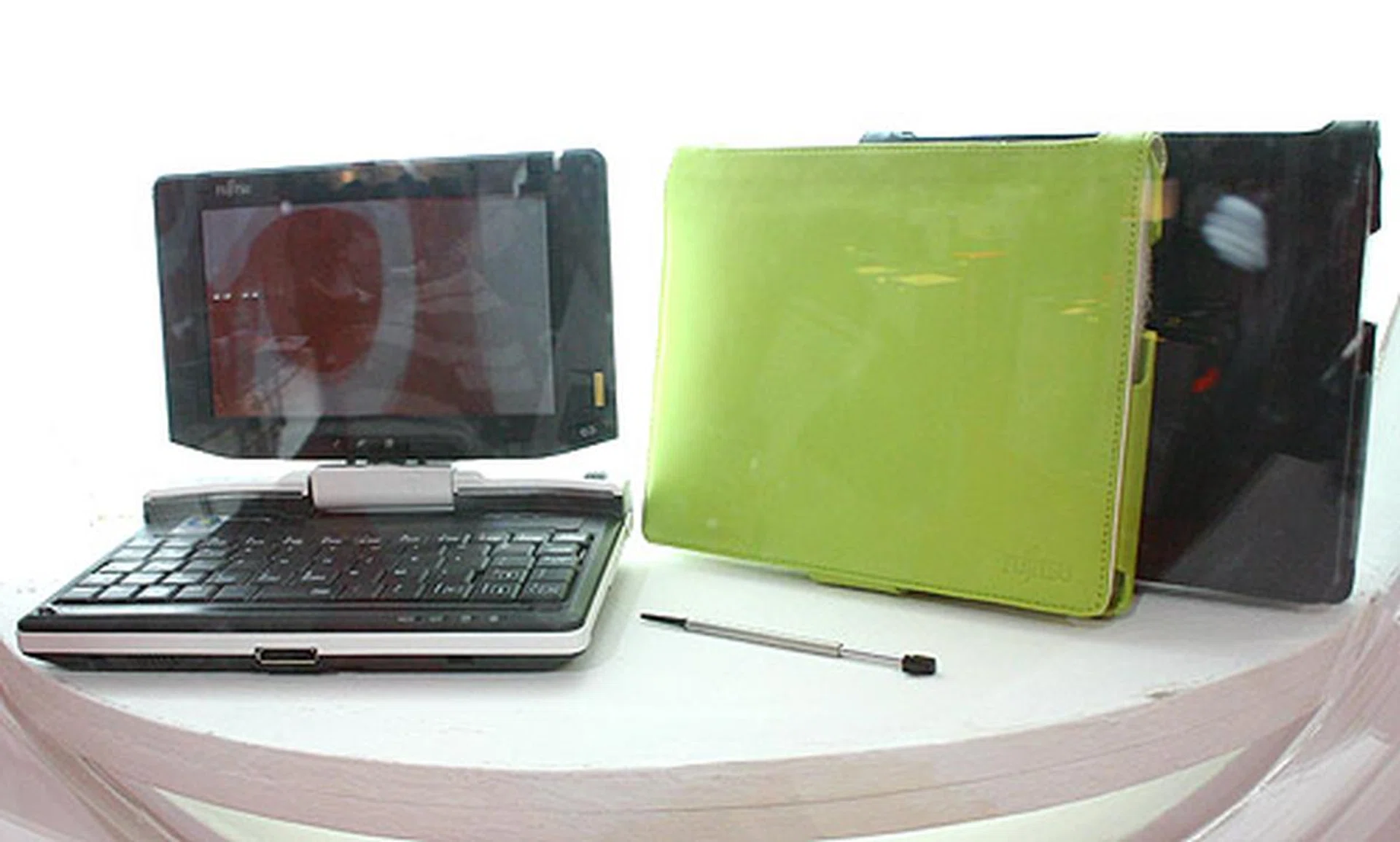  This extremely portable LifeBook U1010 has a tiny 5.6-inch widescreen display, uses an Intel A110 processor based on Intel's Ultra Mobile platform and is capable of running Windows Vista Home Premium. It also has 1GB of DDR2 RAM and 40GB hard drive capacity. Only limited stocks of this model is available at $1988.  