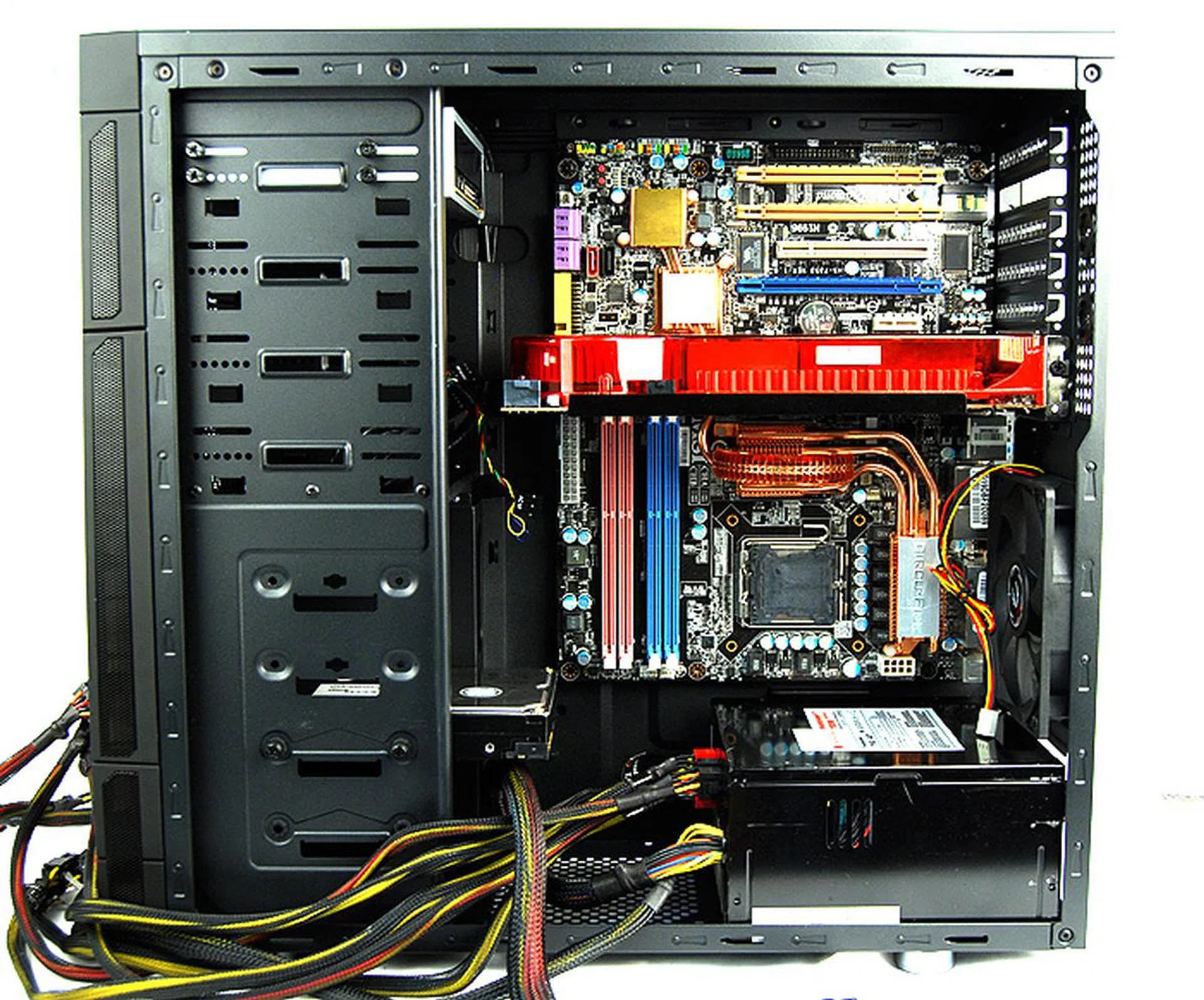 A look at the Outlaw with the major components installed. Note the inverted motherboard layout. Also, there's sufficient space to accommodate our 11-inch Radeon HD 3870 X2. And if you are going to be sticking with a single optical drive, 2-way CrossFire or SLI setups are going to be possible too.