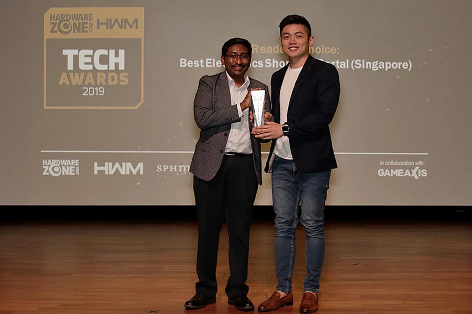 Our readers' have chosen Lazada as their favorite local electronics shopping portal. Receiving the award is Lazada's Chief Business Officer Mr. Ryan Tay.