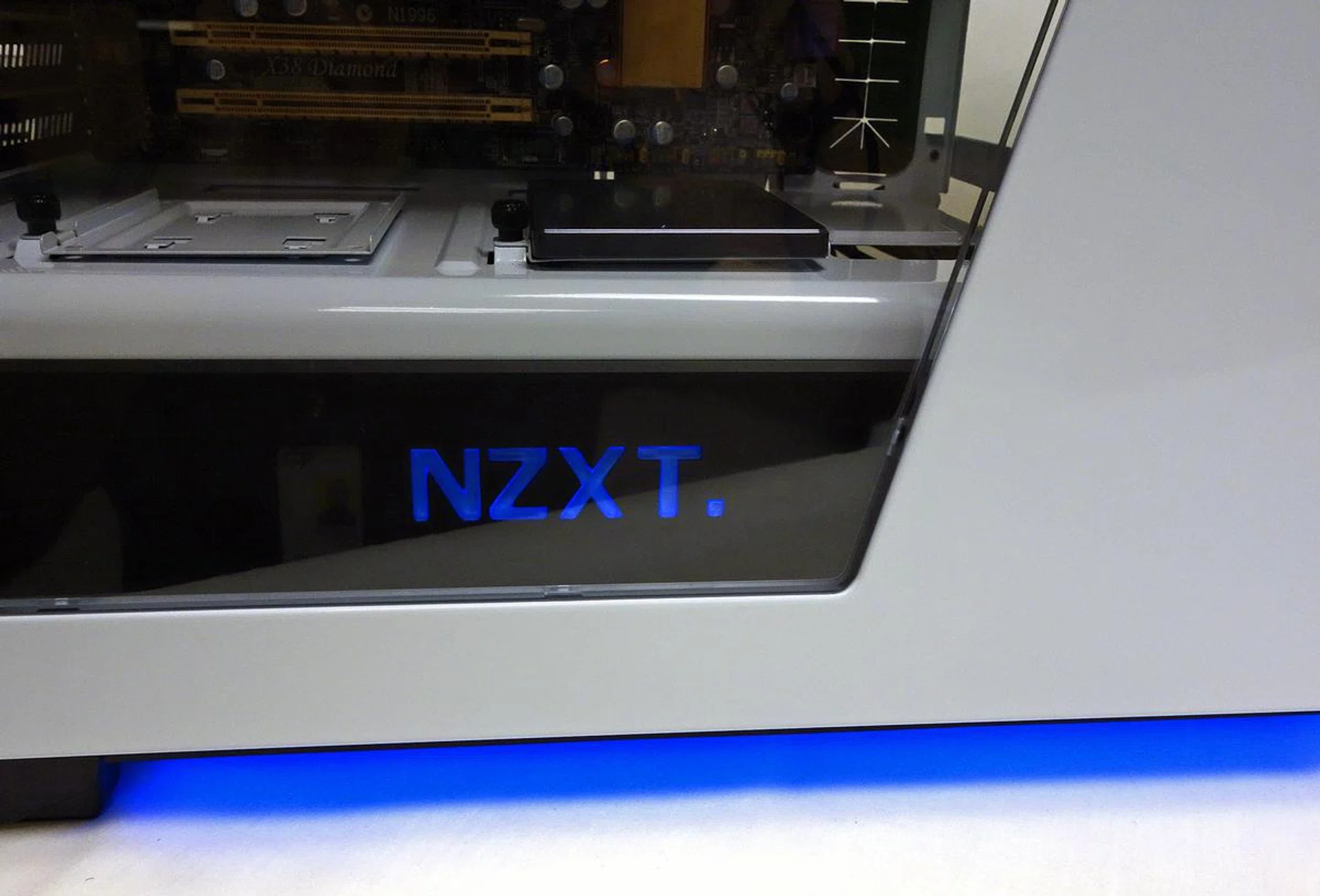 This was the ground lights at their brightest but we can't say the same for the NZXT logo.