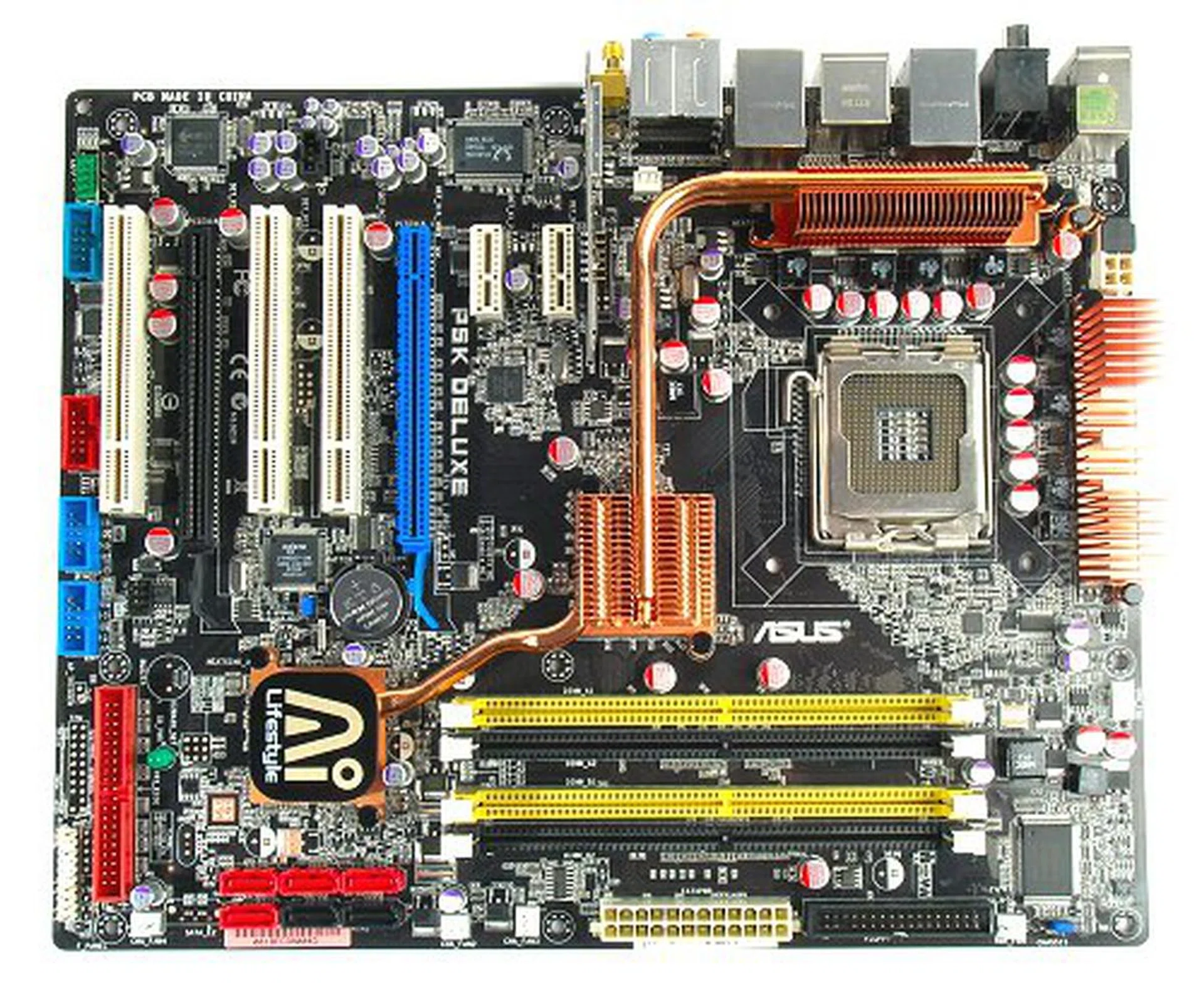 The ASUS P5K Deluxe motherboard is a P35 chipset board supporting DDR2 memory.