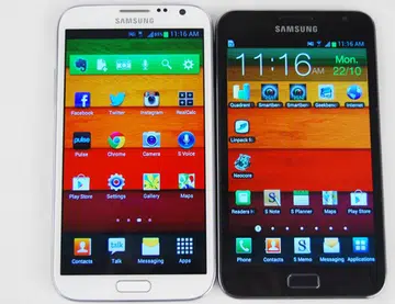The Samsung Galaxy Note III is said to have identical dimensions as its predecessor, Galaxy Note II (left).