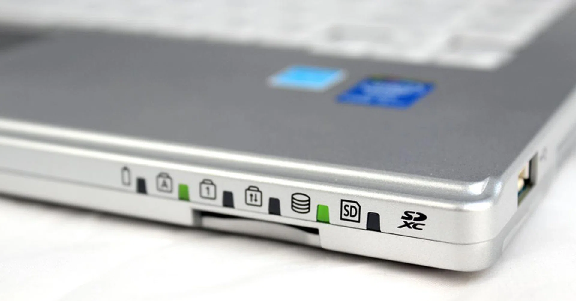 A multi-SD Card Reader and an array of activity lights can also be found on the front-right side. While we welcome activity indication lights, the presentation can certainly be improved; at one glance, it can be confusing.